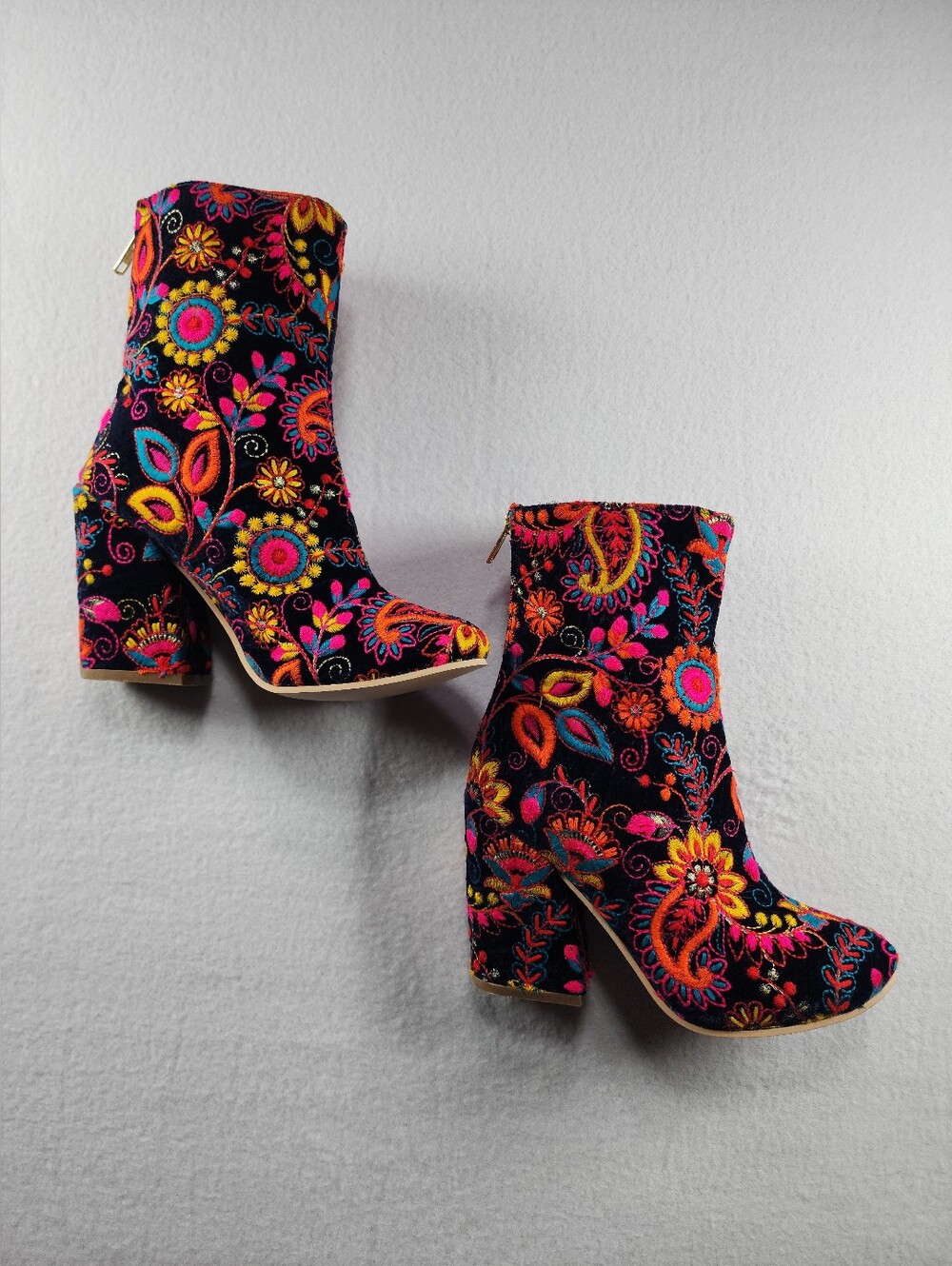 VENUS Floral Embroidered Velvet Ankle Boots Boho Festival Western 6.5 - Picture 4 of 9